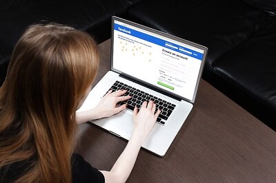 'Jealousy' key motivator behind many Facebook posts: Study