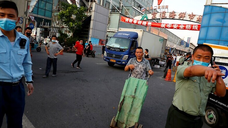 Beijing District in 'Wartime Emergency Mode' After Fresh Virus Cluster in Market, Some Areas Locked Down
