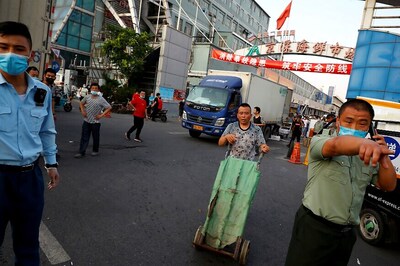 Beijing District in 'Wartime Emergency Mode' After Fresh Virus Cluster in Market, Some Areas Locked Down