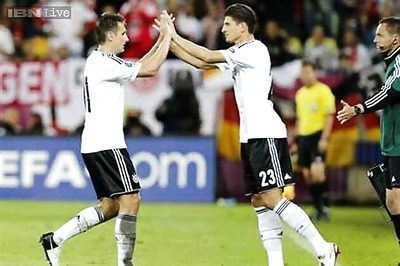 Germany strikers Gomez, Klose are my first choice: Loew