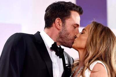 Jennifer Lopez And Ben Affleck Are Engaged; Singer Flaunts Her Huge Diamond Ring in Viral Video