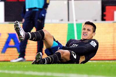 EPL: Arsenal's Alexis Sanchez suffers slight injury setback