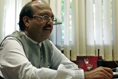 Amar Singh Leaves for London for Treatment