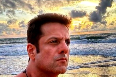 Fardeen Khan CONFIRMS His Comeback On The Big Screen, Says 'Ji Haan' To Paps; Watch