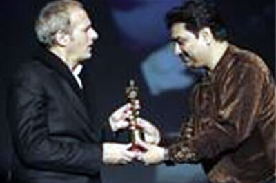 Kumar Sanu's driver commits suicide