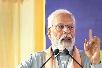 PM Modi Has Lunch with Gujarat MPs and MLAs Before Leaving for Delhi