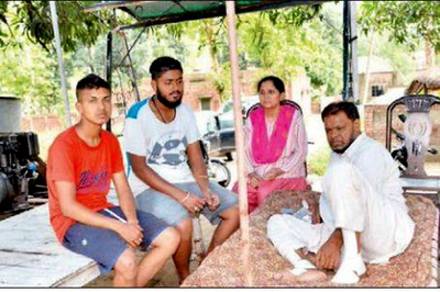 News Digest: Ex-BSP MLA Lives by the Roadside, Literally