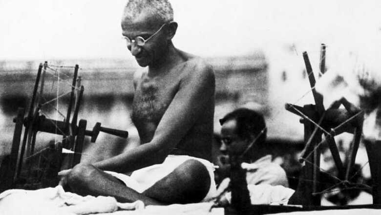 Rare Signed Photo of Mahatma Gandhi May Fetch $10,000 at Auction
