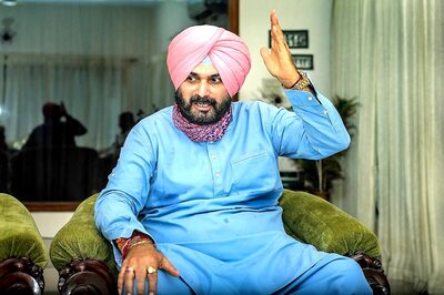 Navjot Singh Sidhu 'Cozying up' to AAP? Cong Leader's Tweets Sends Party Leadership in Tizzy