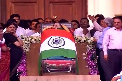 Tamil Actors Rajnikanth, Ajit Kumar, Trisha Mourn Jayalalithaa Demise