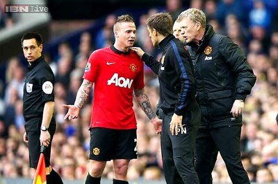 Everton remain in top-four hunt with 2-0 victory over Manchester United