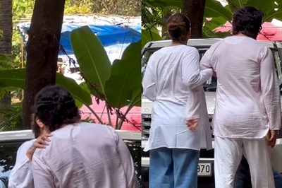 Kareena Kapoor, Saif Ali Khan Spotted Sharing Sweet Kiss Infront Of Paparazzi, Fans Are All Hearts; Watch