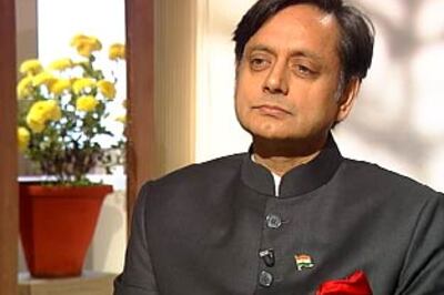 Tharoor inspires Bahrain minister to join Twitter