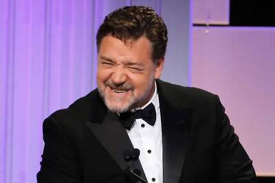 Actor Russell Crowe Raises $3.7 Million at 'Divorce Auction', Sells Gladiator Sword, Chariot