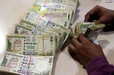 Rupee rebounds 8 paise against dollar to end at 61.86