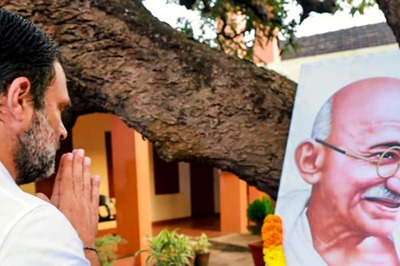 More Trouble for RaGa? Cong Leader Remembers Mahatma as Rivals Eye His Parl Membership