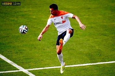 World Cup: Robin van Persie, Daryl Janmaat hit by kite surfer on beach