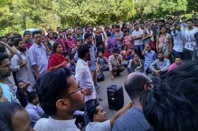 Human Chain Intimidated JNU VC; Students Dispersed After His Tweets