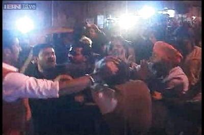 BJP workers allegedly break Kejriwal's car glass in Gujarat