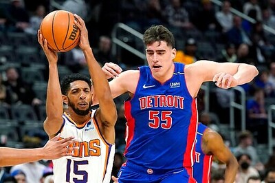 Booker, McGee Help Suns Rout Pistons In Michigan Homecoming