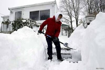 US: Blizzard kills one, leaves thousands without power