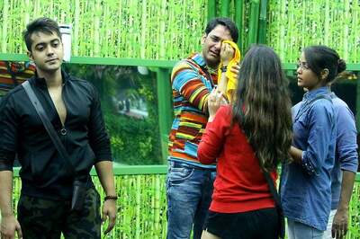 Bigg Boss 11: Hina Khan's Personal Attack On Vikas Gupta's Dressing Sense Leaves Him In Tears