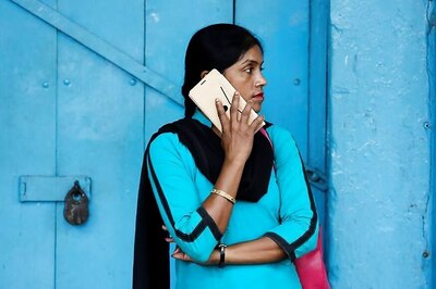 51 Percent Mobile Users in India Look at Their Phones Every 10 Minutes: Survey