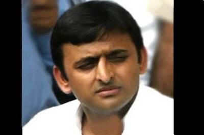 Cong clever in committing scams: Akhilesh