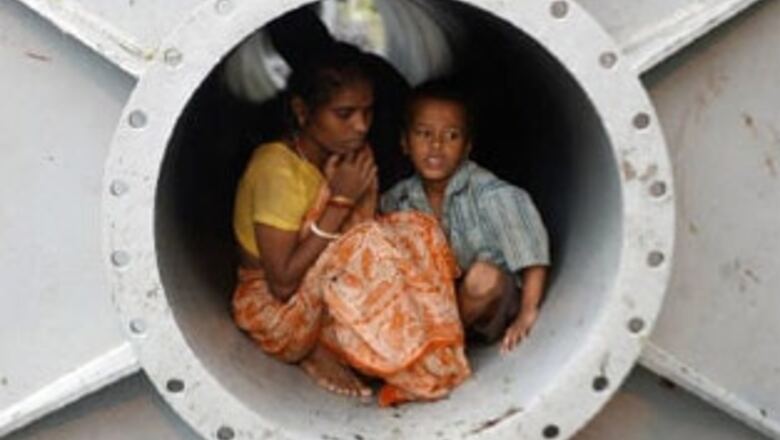 Cyclone Aila kills nearly 120 in India, Bangladesh