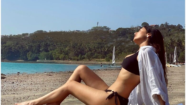 Sonal Chauhan Oozes Oomph in Sultry Bikini, Here's Why Fans are Asking Her Not to Wear Black