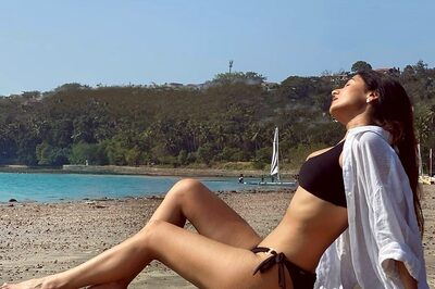 Sonal Chauhan Oozes Oomph in Sultry Bikini, Here's Why Fans are Asking Her Not to Wear Black