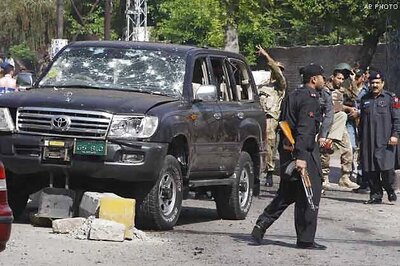 6 people including 2 women killed in Peshawar blast