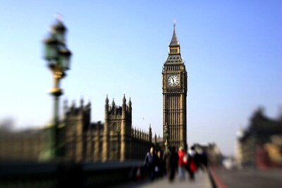 Youth Kills 1, Injures 5 in Mass Knife Attack in London