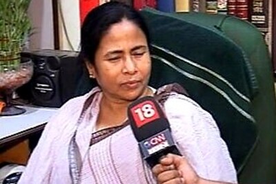 Mamata makes Rajdhani crisis a political issue