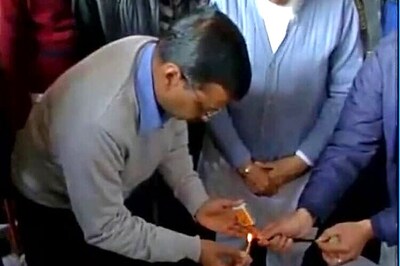 Arvind Kejriwal meets families of those killed in Pathankot attack