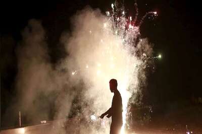 Mumbai's ‘Green Firecrackers’ Contain Harmful Chemicals: NGO Awaaz Foundation Bursts the Bubble in Letter to CM