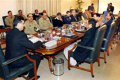 Critical day for Pak govt, SC hears graft cases