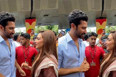 Vicky Kaushal Seeks Blessings From Lalbaugcha Raja After Ganpati Visarjan, Runs Into Esha Deol | Photos