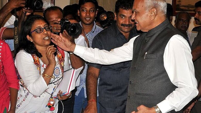 TN Governor Apologises Over ‘Pat on Cheek’ Row; Not Convinced About Your Contention, Says Journalist