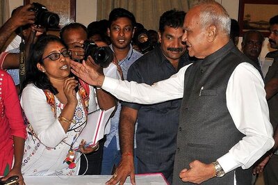 TN Governor Apologises Over ‘Pat on Cheek’ Row; Not Convinced About Your Contention, Says Journalist