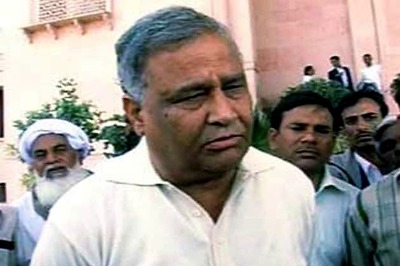 Unfazed by stage crash, Kirori Lal Meena to address 7 rallies across Rajasthan