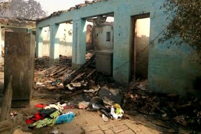 Over 700 Houses Gutted in Fire, Two Dead Due to Heart Attack