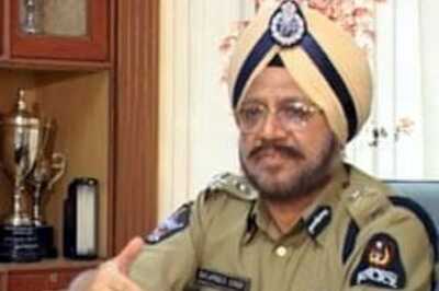 Fake passport probe slows down