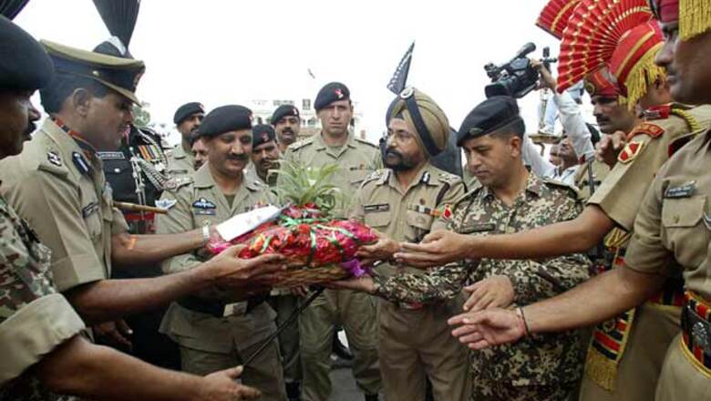 Jawans sweeten ties across border on I-Day