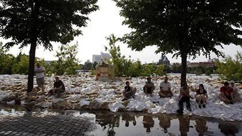 Thousands of Germans evacuate as dam on Elbe river breaks