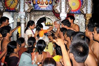 Women allowed to enter inner sanctum of Kolhapur Mahalaxmi temple