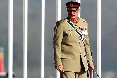 Pakistan SC Suspends Imran Khan's Decision to Extend Army Chief Qamar Bajwa's Tenure