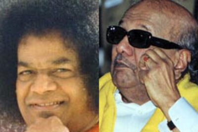 Sai Baba gives his heart to TN CM