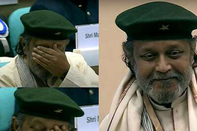 Mithun Chakraborty Fights Back Tears As He Gets Dadasaheb Phalke Award; Attends With Fractured Hand