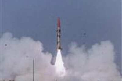 Pak tests N-capable Ghaznavi missile